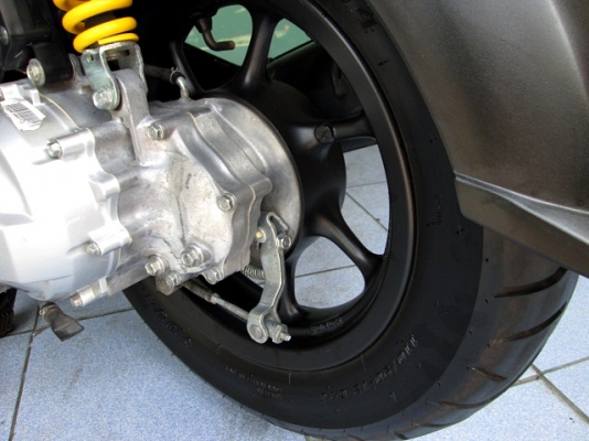 ZOOMER สีนํ้าเงิน สีรุ่นใหม่ รถเดือน กรกฏาคม ปี 57 ไมล์ 4 พันโล  แถม 3 รายการ 38900