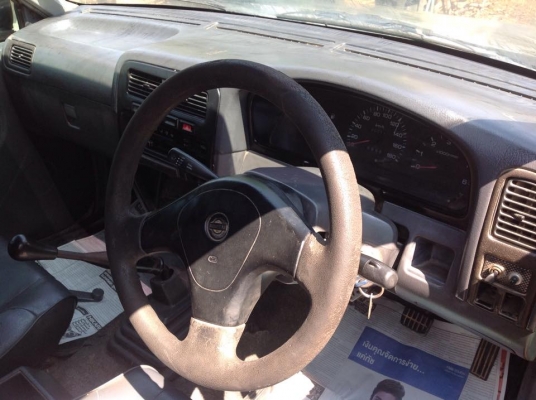 ขายนิสสันบิ๊กเอ็มปี 96 จอโค้ง เครื่อง 2500 ซีซี ฝาแดง สภาพพร้อมใช้