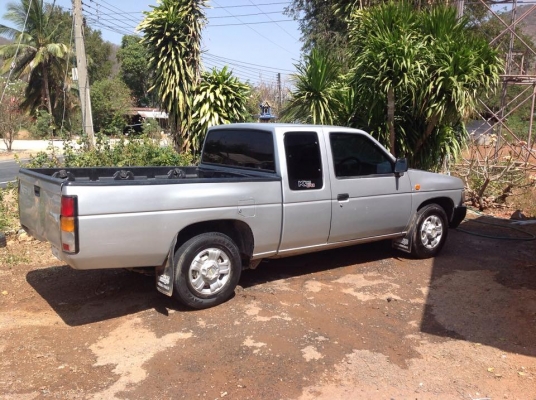 ขายนิสสันบิ๊กเอ็มปี 96 จอโค้ง เครื่อง 2500 ซีซี ฝาแดง สภาพพร้อมใช้