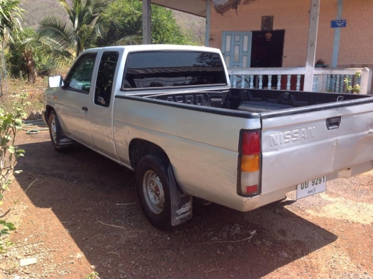 ขายนิสสันบิ๊กเอ็มปี 96 จอโค้ง เครื่อง 2500 ซีซี ฝาแดง สภาพพร้อมใช้