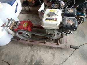 เครื่องพ่นยา 3 สูบเครื่อง 5.5 แรงเครื่องพ่นยาครับเคื่อง 5.5  แรงพร้อมใช้ครับแรงครับตัวนี้ราคานี้คุ้มมากครับ