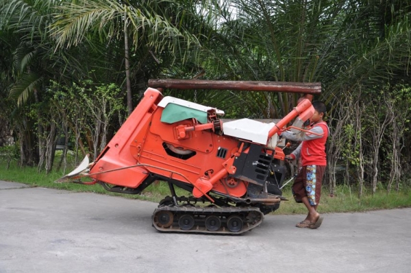 ขายรถเกี่ยว นวด MITSUBIHI MC502สวยเดิมจากญี่ปุ่น 35,000เท่านั้น