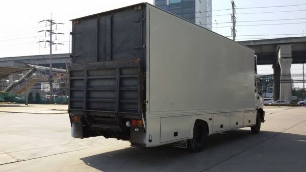 ขาย ISUZU FTR 200 แรงม้า ยาว 7.20 เมตร ตู้แห้ง 3 บาน ท้ายมีลิฟท์ สภาพสวยทั้งคัน จดทะเบียนปี  2545 / 2002 สนใจสอบถามเพิ่มเติมได้ที่ 081-4825911 คุณ พิมพ์ใจ 085-0097969 คุณ รุ่ง ราคา 790000 บาท