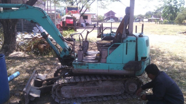 ขายรถแม็คโครเล็ก 26 แรงสภาพสวยพร้อมใช้งาน