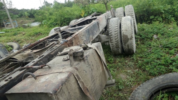 หัวคัสซี...10ล้อ2เพลา220แรง hino. FM226.-13187  เครื่องEm100. รถห้างแท้เดิมๆเอาไปแต่งนิดก็ โอเค