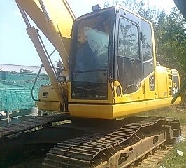 KOMATSU PC 200-8 รถบอดี้สวยมาก ใช้งาน 11,319 ชม. เครื่องแรงดีไม่มีเยิ้ม ภายในเก๋งสะอาดสวย แอร์เย็น CD ภายนอกบูมอาร์มสวย เอวแน่นดี ช่วงล่างเต็มดีประมาณ 70\% พร้อมใช้งาน เอกสารเล่มทะเบียนครบ ราคาต่อรองได้ครับ