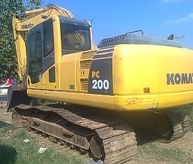 KOMATSU PC 200-8 รถบอดี้สวยมาก ใช้งาน 11,319 ชม. เครื่องแรงดีไม่มีเยิ้ม ภายในเก๋งสะอาดสวย แอร์เย็น CD ภายนอกบูมอาร์มสวย เอวแน่นดี ช่วงล่างเต็มดีประมาณ 70\% พร้อมใช้งาน เอกสารเล่มทะเบียนครบ ราคาต่อรองได้ครับ