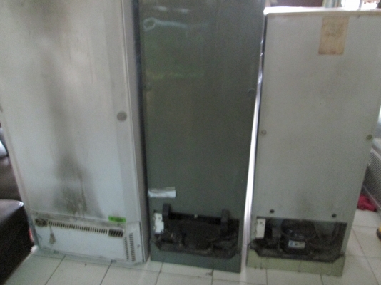 ยก 7000บาท 3 ใบใหญ่  ส่งทั่วไทย   เย็นทุกใบ  ประตูหลุด 1 ใบ