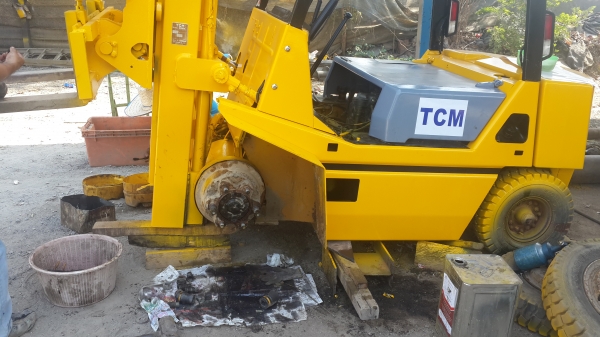 ขายรถยกTCM2.5Tดีเซล..งาเทเสา4เมตร