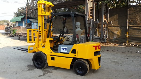 ขายรถยกTCM2.5Tดีเซล..งาเทเสา4เมตร
