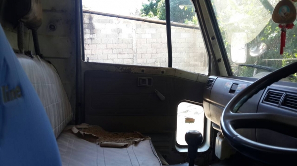 รถฮีโน่ 6 ล้อ KM - 777  115 แรงม้า.  สนใจติดต่อ 081 - 6079515