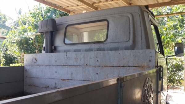 รถฮีโน่ 6 ล้อ KM - 777  115 แรงม้า.  สนใจติดต่อ 081 - 6079515