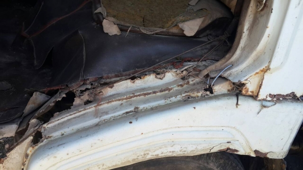 รถฮีโน่ 6 ล้อ KM - 777  115 แรงม้า.  สนใจติดต่อ 081 - 6079515