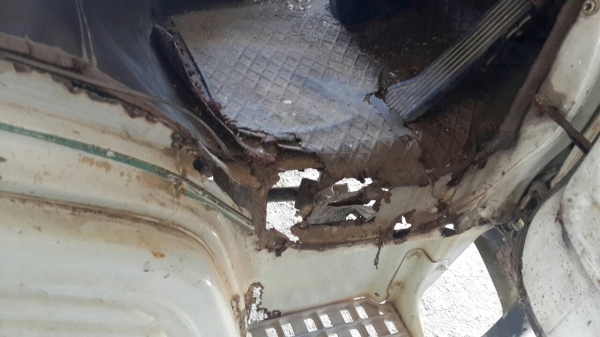 รถฮีโน่ 6 ล้อ KM - 777  115 แรงม้า.  สนใจติดต่อ 081 - 6079515