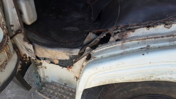 รถฮีโน่ 6 ล้อ KM - 777  115 แรงม้า.  สนใจติดต่อ 081 - 6079515