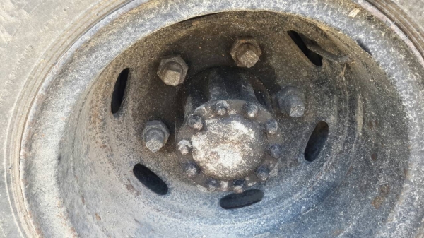 รถฮีโน่ 6 ล้อ KM - 777  115 แรงม้า.  สนใจติดต่อ 081 - 6079515