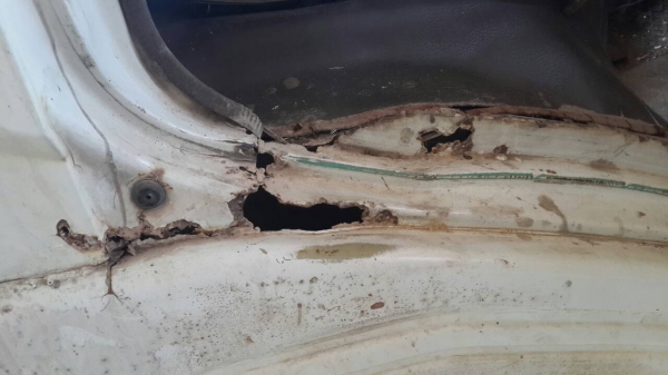 รถฮีโน่ 6 ล้อ KM - 777  115 แรงม้า.  สนใจติดต่อ 081 - 6079515