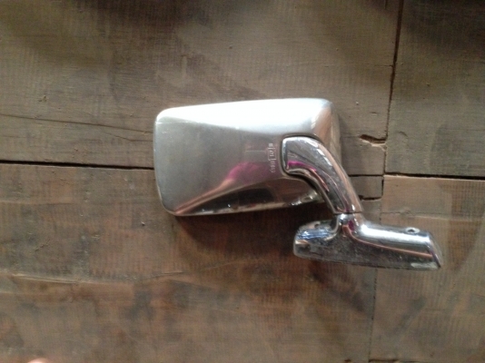 กระจกมองหลังข้างขวา  ที่เขี่ยบุหรี่ อีกหลายรายการ