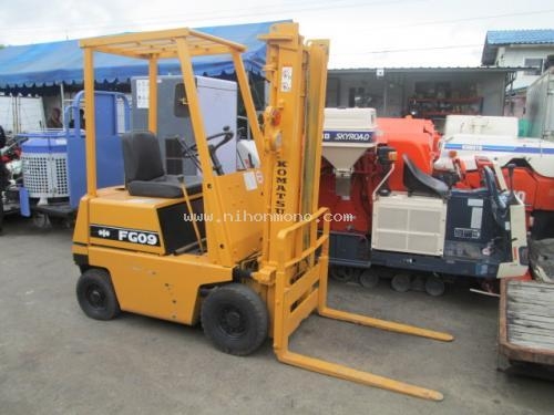 รถยก   KOMATSU    FG09-2     รหัสสินค้า : 14001804 หรือเพิ่มเติมไดที่ www.nihonmono.com
