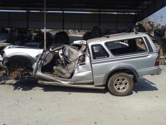 อีซูซุดราก้อนอาย เครื่อง2800 4WD ปี99 โอนลอยบุคคลหรือเเยกขายอะไหลทุกอย่าง อีซูซุดราก้อนอาย เครื่อง2800 4WD ปี99 โอนลอยบุคคลหรือเเยกขายอะไหลทุกอย่าง