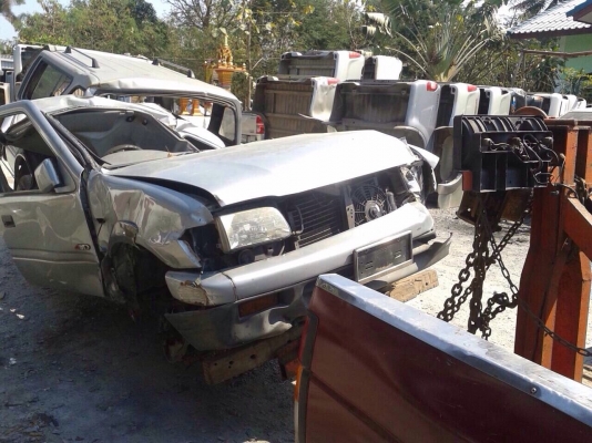 อีซูซุดราก้อนอาย  เครื่อง2800 4WD ปี99 โอนลอยบุคคลหรือเเยกขายอะไหลทุกอย่าง