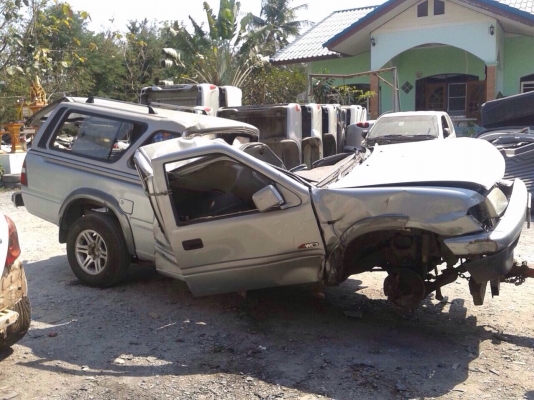 อีซูซุดราก้อนอาย เครื่อง2800 4WD ปี99 โอนลอยบุคคลหรือเเยกขายอะไหลทุกอย่าง อีซูซุดราก้อนอาย เครื่อง2800 4WD ปี99 โอนลอยบุคคลหรือเเยกขายอะไหลทุกอย่าง