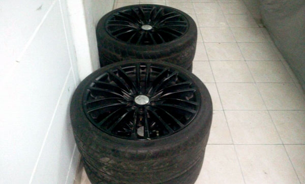 ขายล้อเรนแท้ขอบ20 พร้อมยาง245/35/20 ขายล้อเรนแท้ขอบ20 พร้อมยาง245/35/20