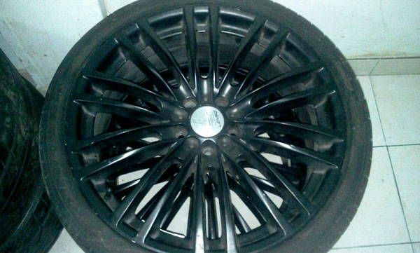 ขายล้อเรนแท้ขอบ20 พร้อมยาง245/35/20 ขายล้อเรนแท้ขอบ20 พร้อมยาง245/35/20