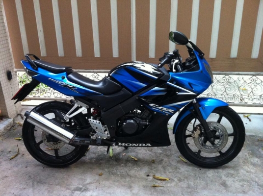 ขออนุญาติขาย HONDA CBR 150 สตา์ร์ทมือ สภาพสวยนางฟ้า โอนให้ฟรีครับ