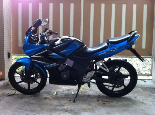 ขออนุญาติขาย HONDA CBR 150 สตา์ร์ทมือ สภาพสวยนางฟ้า โอนให้ฟรีครับ