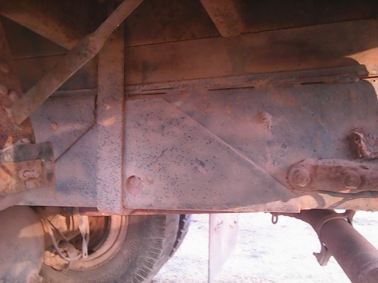 ขายสิบล้อหัวยาวเพลาเดียว อีซูสุ เครื่อง 6BD1-165 เกียร์ร็อก      สโลว์อินเตอร์ 4 สปีด เฟืองท้ายใหญ่