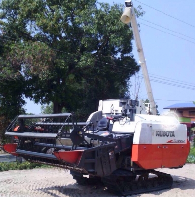 DC-95GM**ราคา 580,000 บ.ต่อรอง**ขาย รถเกี่ยวข้าวแบบอุ้ม KUBOTA DC-95GM ปี53 อุ้ม1.4ตัน เครื่องเดิม เกียร์เดิม ปั้มเดิม ช่วงล่างแน่นๆ เครื่องKUBOTA 95แรง เครื่องดีแน่น แรงดี เกียร์ดีเข้าง่าย ปั้มดีแรง ทำงานดี เร็วดี ใช้งาน 3,xxx ชั่วโมง ช่วงล่าง80\% โรลเลอร DC-95GM**ราคา 580,000 บ.ต่อรอง**ขาย รถเกี่ยวข้าวแบบอุ้ม KUBOTA DC-95GM ปี53 อุ้ม1.4ตัน เครื่องเดิม เกียร์เดิม ปั้มเดิม ช่วงล่างแน่นๆ เครื่องKUBOTA 95แรง เครื่องดีแน่น แรงดี เกียร์ดีเข้าง่าย ปั้มดีแรง ทำงานดี เร็วดี ใช้งาน 3,xxx ชั่วโมง ช่วงล่าง80\% โรลเลอร