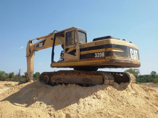 ขายรถแบคโฮ CAT.320-B รถใช้งาน ราคาย้อมๆ.780000 สนใจโทรจองด่วน