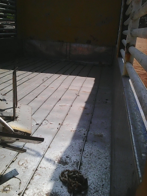 ขายกะบะเหล็กพื้นเลส ถอดNPR-115 รั้วสูง ยาว 4.30 ม.สภาพพร้อมใช้