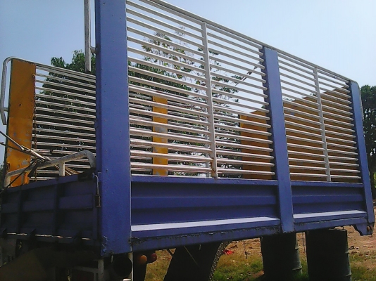 ขายกะบะเหล็กพื้นเลส ถอดNPR-115 รั้วสูง ยาว 4.30 ม.สภาพพร้อมใช้