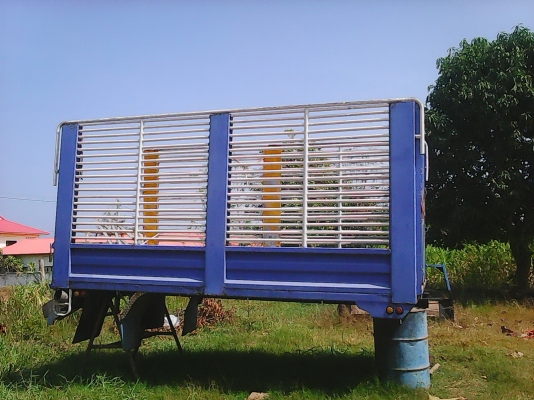 ขายกะบะเหล็กพื้นเลส ถอดNPR-115 รั้วสูง ยาว 4.30 ม.สภาพพร้อมใช้