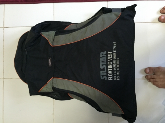 เสื้อตกปลาและเสื้อตกปลาชูชีพ