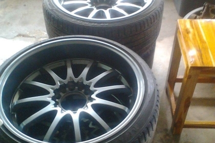 ขาย ce28 ขอบ20 กว้าง9.5,10.5 ใช้ได้3เดือนยาง2014