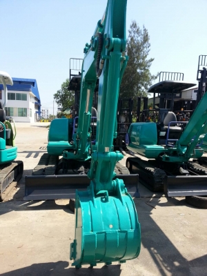 ขายรถเล็ก ยี่ห้อKOMATSU  รุ่นPC40-7 มือสองนำเข้าจากญี่ปุ่น สนใจติดต่อวิภาดา 081-3194528