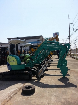 ขายรถเล็ก ยี่ห้อKOMATSU  รุ่นPC40-7 มือสองนำเข้าจากญี่ปุ่น สนใจติดต่อวิภาดา 081-3194528
