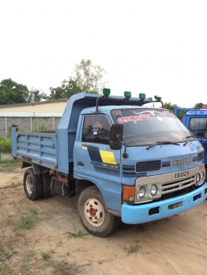 เคาะราคาครั้งสุดท้ายก่อนเอาไปทำสี  หกล้อดั้ม อีซูซุ  4BD1 ฝาดำ