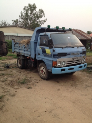 เคาะราคาครั้งสุดท้ายก่อนเอาไปทำสี  หกล้อดั้ม อีซูซุ  4BD1 ฝาดำ