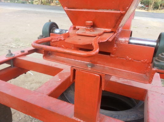 ขายเครื่องหยอดปุ๋ยติดรถไถ8,500 พร้อมส่ง(ลิปเปอร์ ยกร่อง เครื่องหยอด เครื่องปลูก ทำรุ่น) ขายเครื่องหยอดปุ๋ยติดรถไถ8,500 พร้อมส่ง(ลิปเปอร์ ยกร่อง เครื่องหยอด เครื่องปลูก ทำรุ่น)