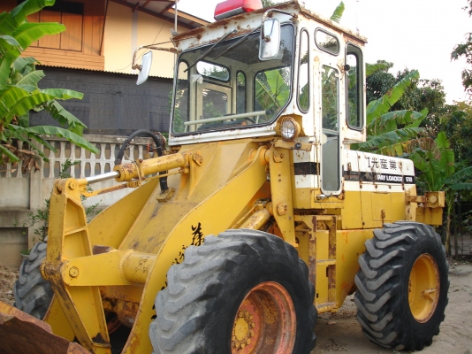 ขายรถตัก Komatsu 510 ; รถเก่าญี่ปุ่น 100\%;  สภาพสวยพร้อมใช้งานได้ทันที สนใจติดต่อ 081-9485494