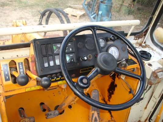 ขายรถตัก Komatsu 510 ; รถเก่าญี่ปุ่น 100\%;  สภาพสวยพร้อมใช้งานได้ทันที สนใจติดต่อ 081-9485494