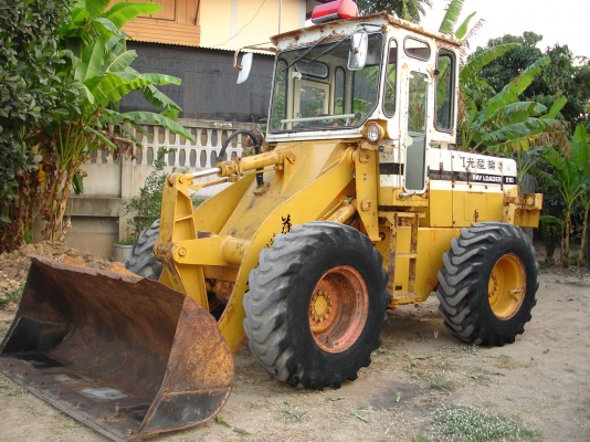 ขายรถตัก Komatsu 510 ; รถเก่าญี่ปุ่น 100\%;  สภาพสวยพร้อมใช้งานได้ทันที สนใจติดต่อ 081-9485494