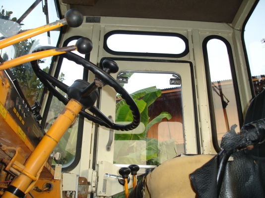 ขายรถตัก Komatsu 510 ; รถเก่าญี่ปุ่น 100\%;  สภาพสวยพร้อมใช้งานได้ทันที สนใจติดต่อ 081-9485494