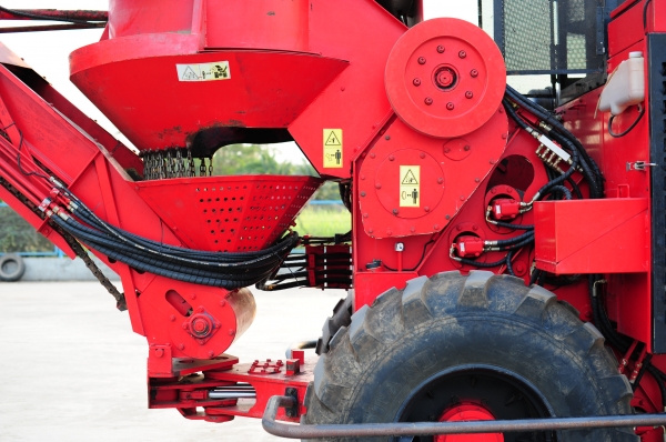 ขายรถตัดอ้อย TRM  M6 ปี 2012 สภาพสวย พร้อมใช้งาน