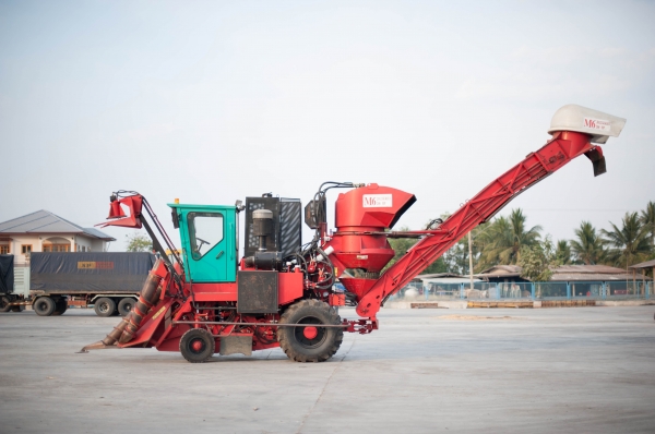 ขายรถตัดอ้อย TRM  M6 ปี 2012 สภาพสวย พร้อมใช้งาน