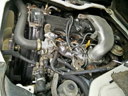 รถตู้หัวจรวดหลังคาเตี้ยเครื่องเบนซิน2RZ2500ฟรีดาวน์